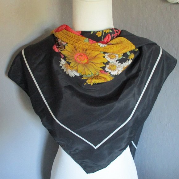 A day with the horses scarf - Picture 2 of 7